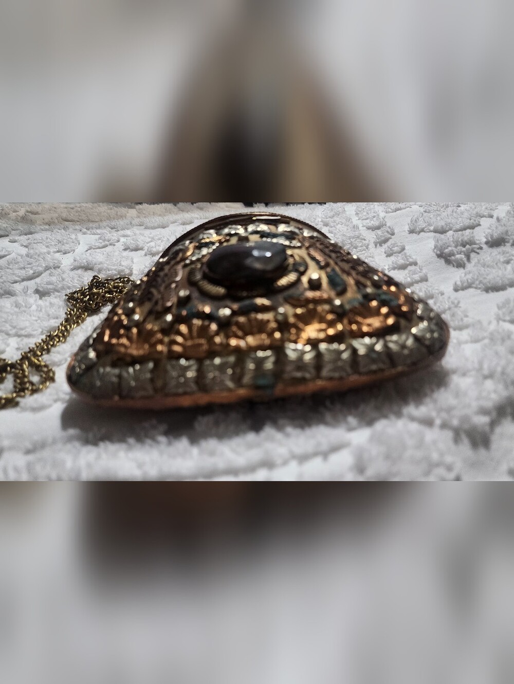 Vintage Sajai Indian Ethnic Sling Bag Clutches, Brass/Copper w/ Metal Chain - Picture 9 of 13